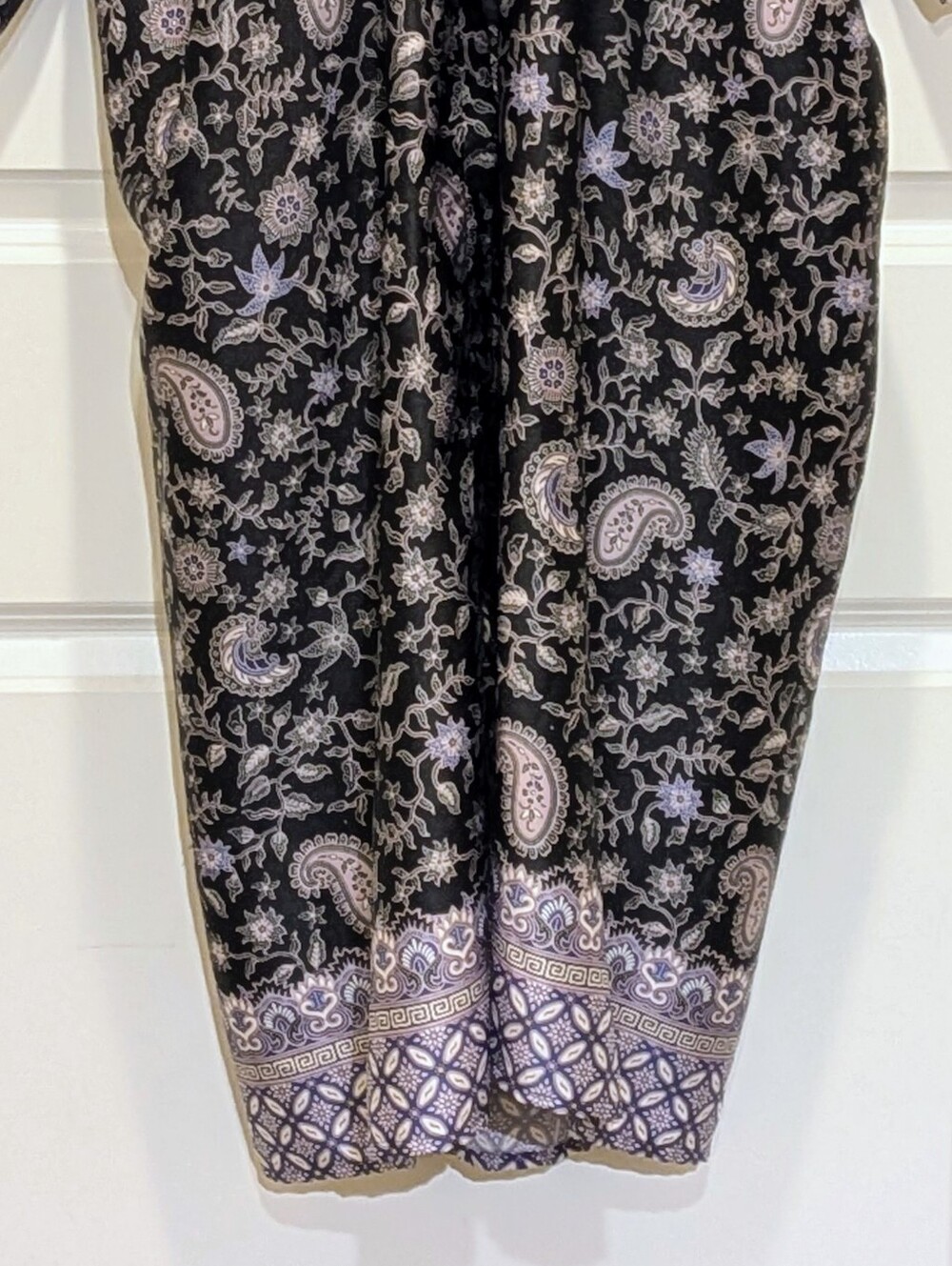 EUC 100% Silk Black White and Blue Paisley Statement Sleeve Kimono - Picture 3 of 11